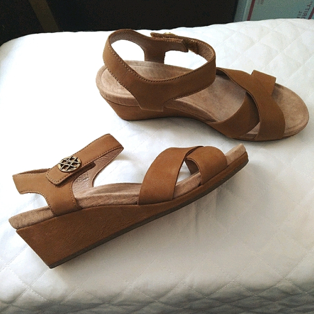Ugg Veva Criss Cross Suede sandals
